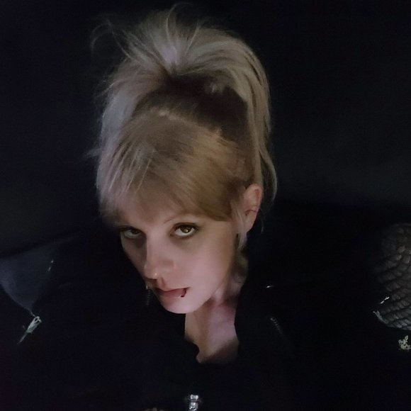 I'm Melissa and offers are welcome - Picture 6 of 6